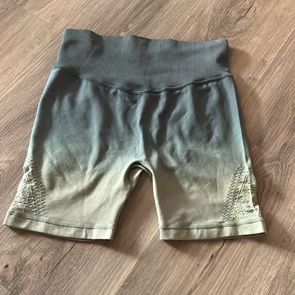 🏴 Pink Victoria’s Secret compression style shorts size small - Picture 6 of 8